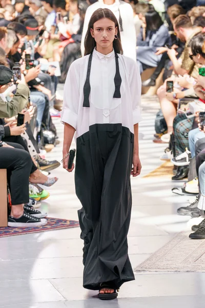 Look 1